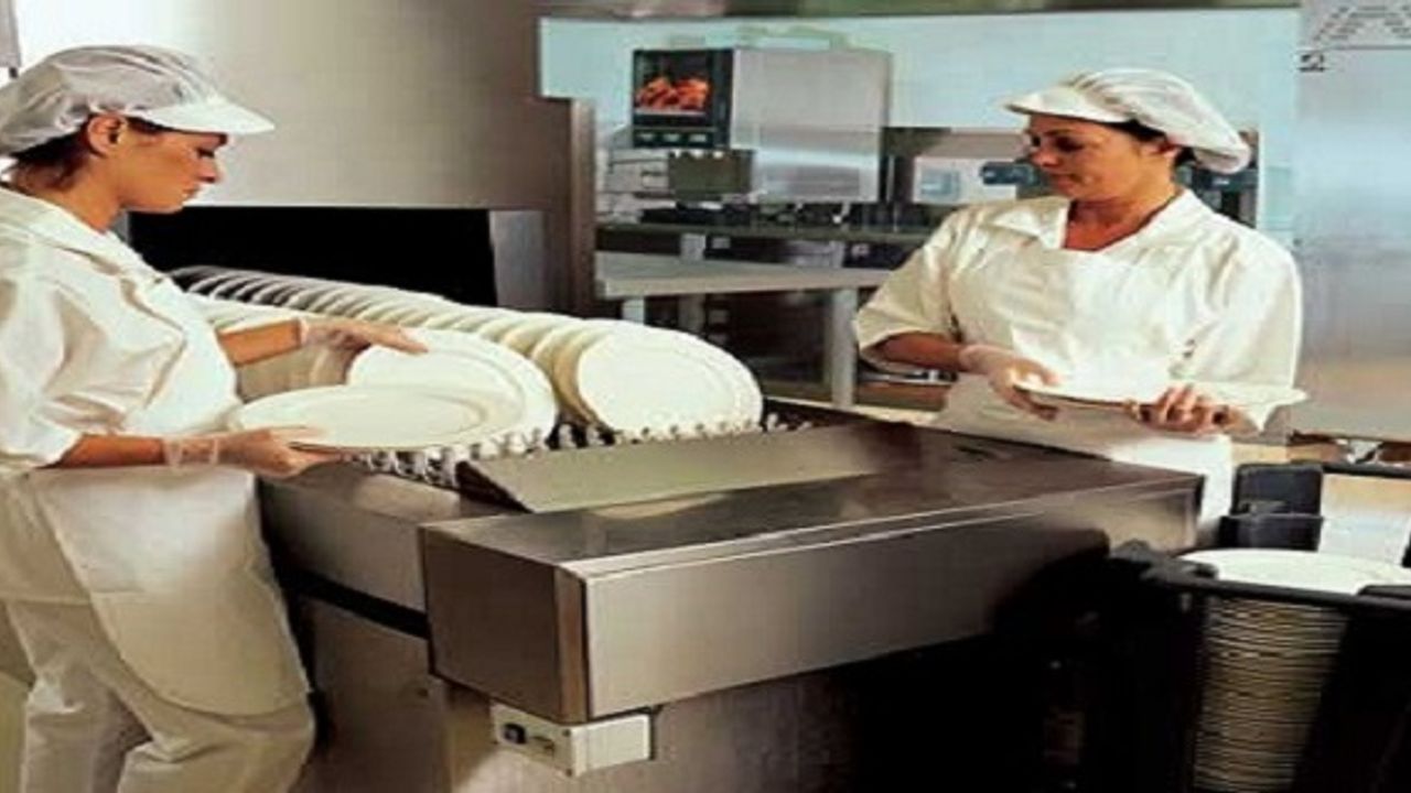 Debden Loughton'da Cafe'de Çalışacak Bulaşıkçı