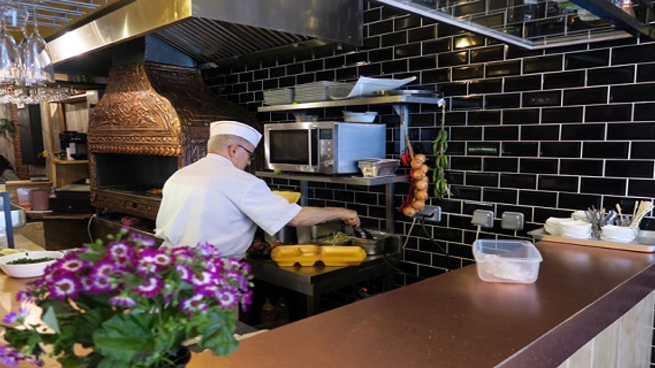 Londra'da Restorana Grill Şefi