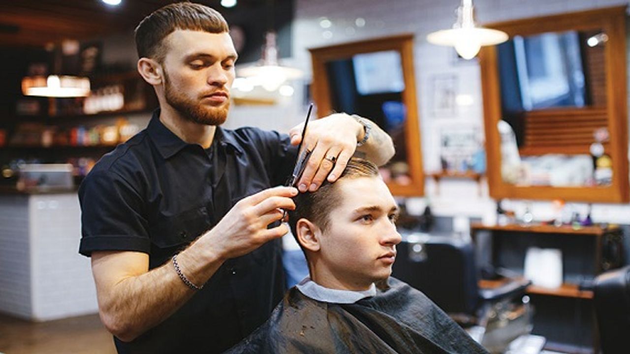 Londra'da Kuaför Salonuna Junior