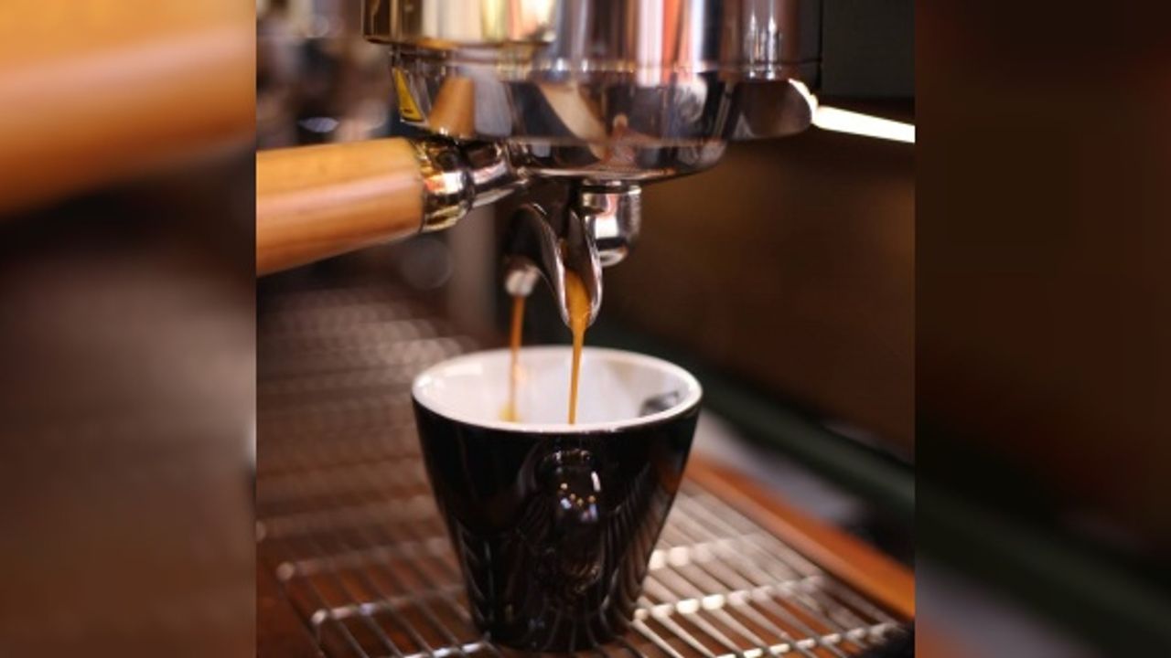 Depden Loughton'da Cafeye Şef Yardımcısı