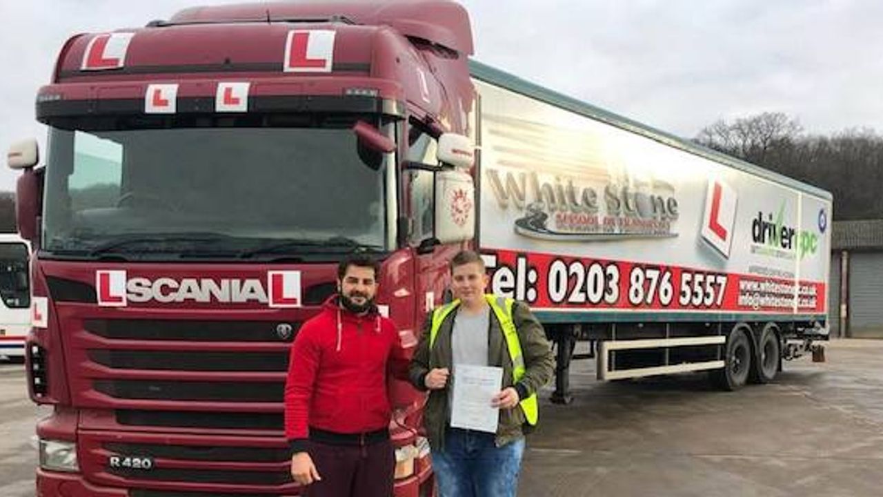 Londra’nın ilk ve tek Türk Transport Okulu White Stone School Of Transport