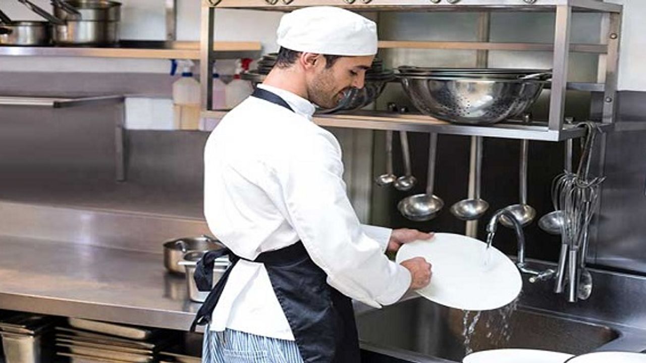 Restoranda Çalışacak Bulaşıkçı Aranıyor!