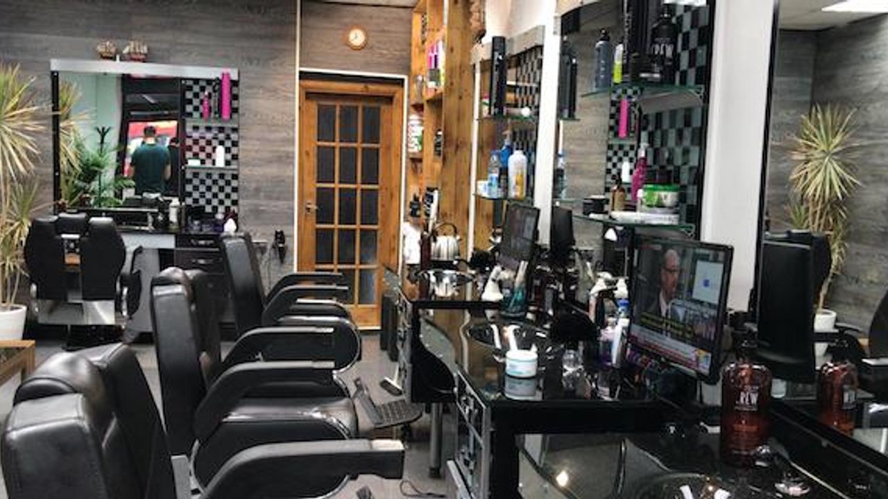 Enfield Town'da Chase Farm Hospital yakınlarında berber shop satılıktır