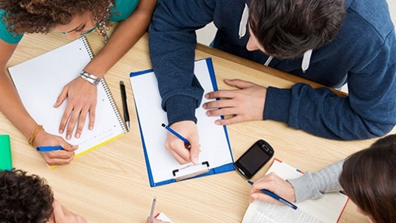 Üniversite öğrencilerinin sınavlarına ve derslerine yardımcı olunur