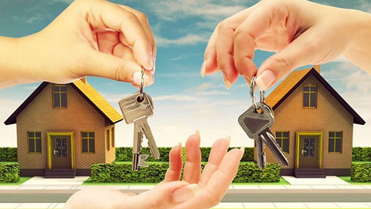 Bozcaada'da satılık deniz manzaralı havuzlu bağ evi