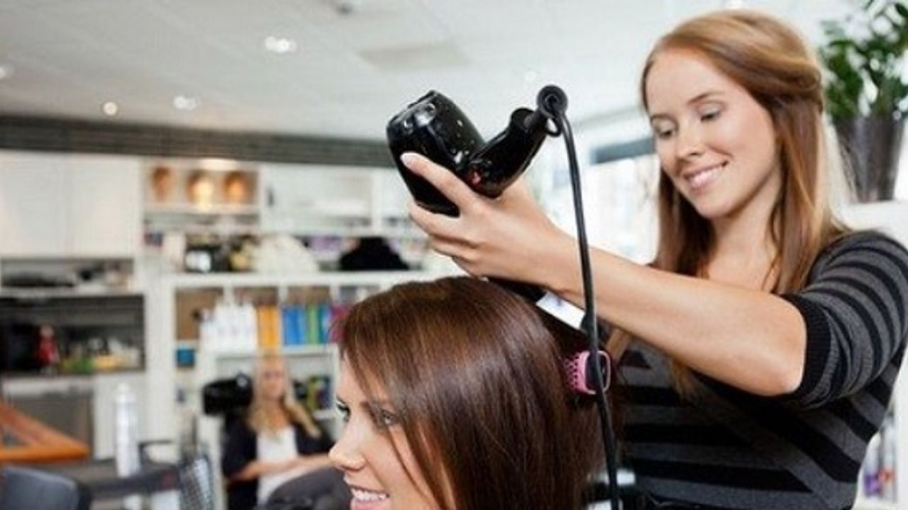 Mayfair bölgesinde kuaförde çalışacak stylist aranıyor!