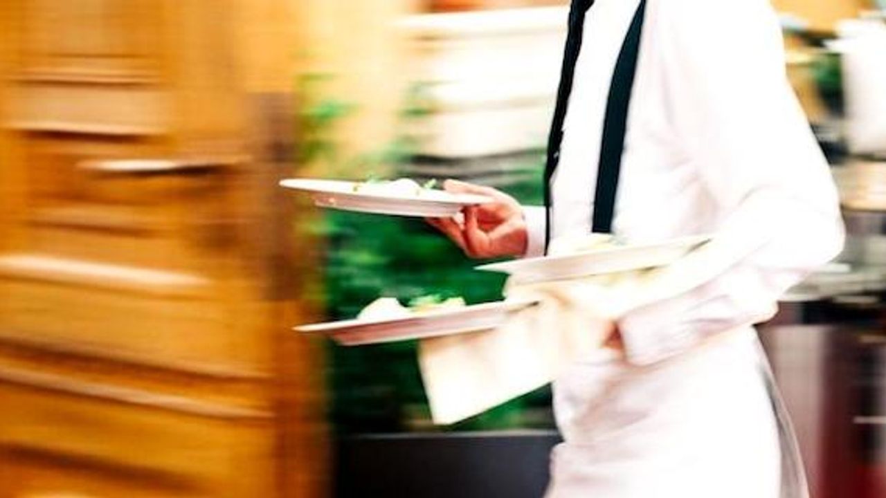 Restoranda çalışacak bulaşıkçı ve garsonlar aranıyor