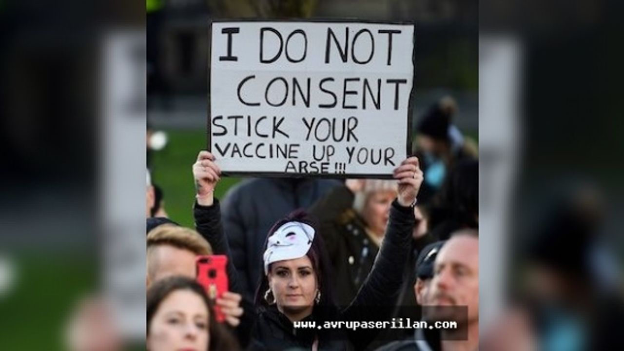 Londra ve çevresinde kısıtlamalar iyice sıkılaştırıldı ve Noel'de ailelerin bir araya gelmesi iptal, son dakika