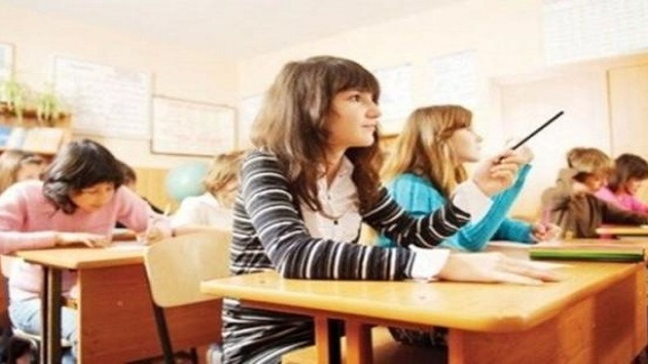 Türk öğretmenden ücretsiz online fen dersleri