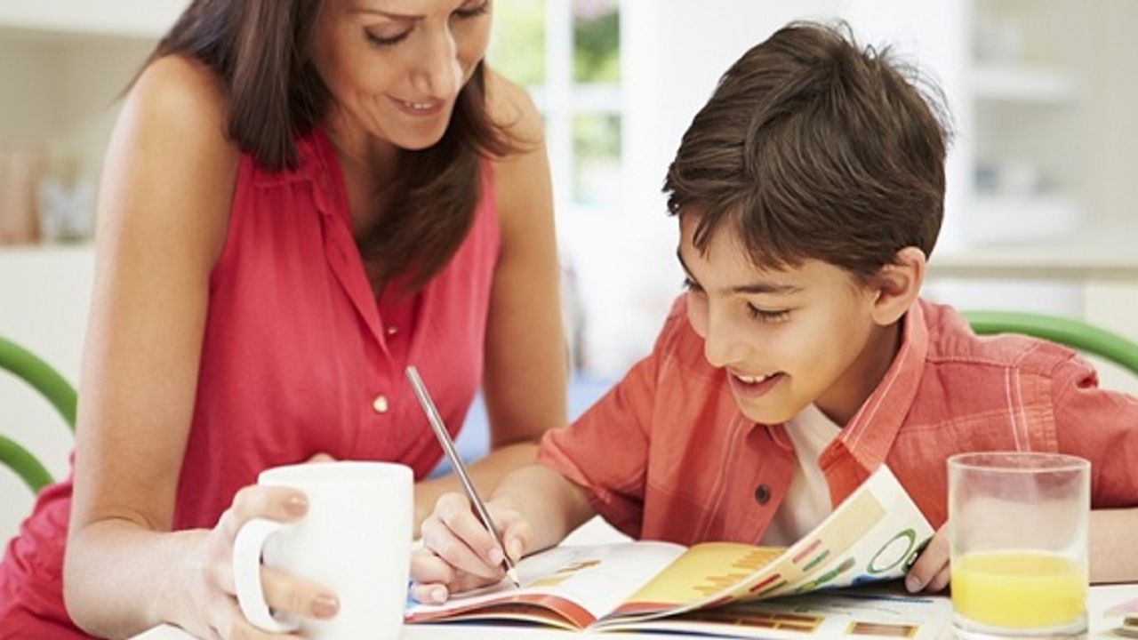 Öğrencilere akademik konularda, sınav ve yazılı ödevleri için destek verilir.