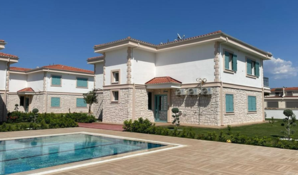 Didim Hisar Mahallesi’nde satılık deniz manzaralı ebeveyn banyolu otoparklı geniş bahçeli villa