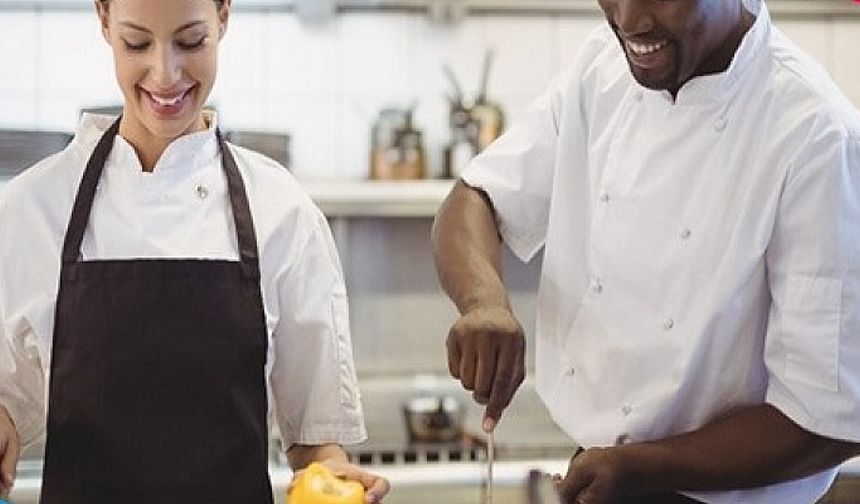 Restoranda çalışacak şef ve bay bayan bulaşıkçı aranıyor.