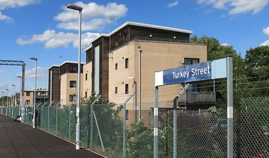 Londra Enfield Bölgesinde Kiralık Oda